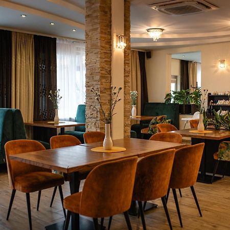 Hotel Alta Brzozów 外观 照片